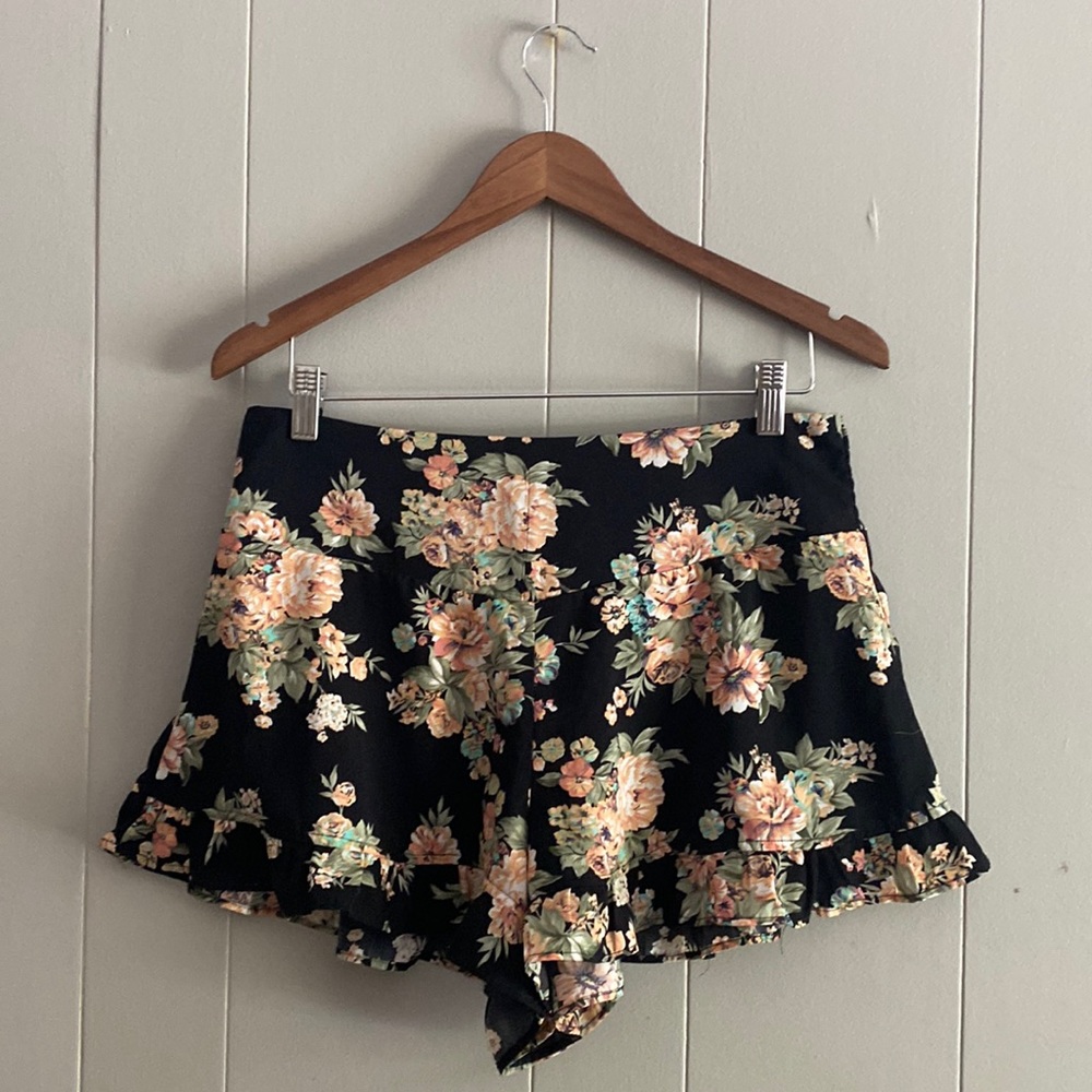 UK 2 LA floral shorts size L